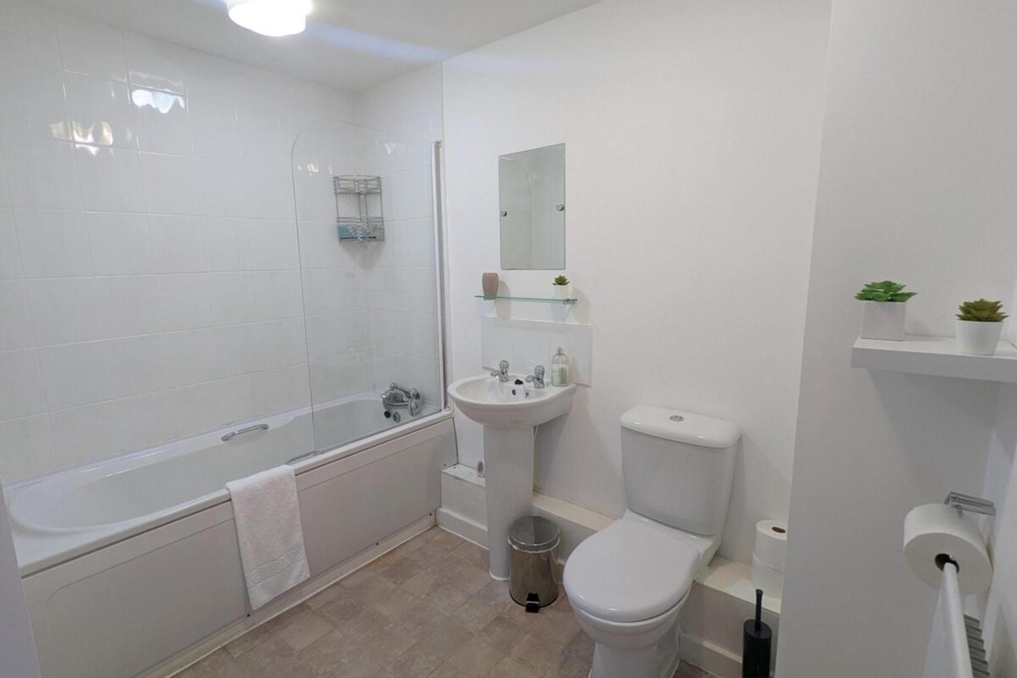 Beautiful & Homely 2Bd Flat - Manchester! Dış mekan fotoğraf
